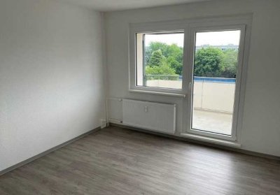 Moderne, bezugsfertige 2-Raum-Wohnung mit Balkon!
