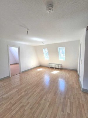 7536 - Durlacher Altstadt! 4-Zimmerwohnung mit Tageslichtbad zu vermieten!