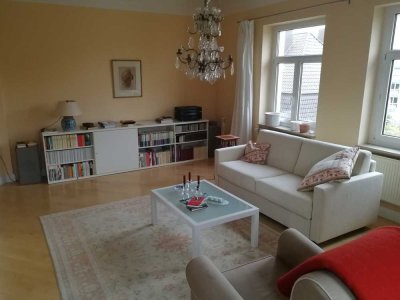 Stilvolle, helle, gepflegte Altbauwohnung