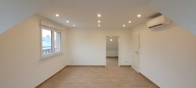 sanierte 2-ZKB-Wohnung im DG mit Schlossblick