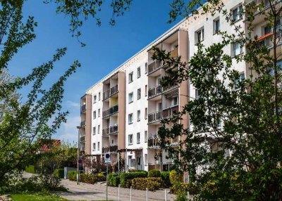 2-Raum-mit Balkon: das Bad sanieren wir nach Ihren Wünschen!