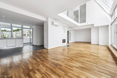 Provisionsfrei für den Mieter! Exklusives DG-Wohnung mit Terrasse, Wintergarten &amp; Wellness – Nähe Hohe Warte