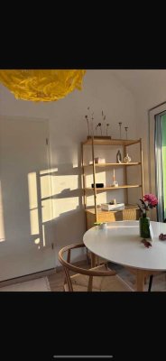ZWISCHENMIETE! Gemütliche 42m²-Dachgeschosswohnung in der Bochumer Innenstadt (06.08.–25.09.)