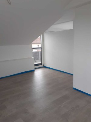 Helle 2-Zimmer-Dachgeschosswohnung mit eigenem Außenzugang in Rutesheim-Perouse