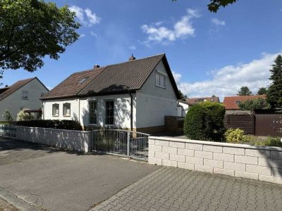 Sanierte Doppelhaushälfte mit großem Grundstück