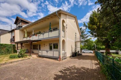 Charmantes Zweifamilienhaus/DHH mit wunderschönem Garten in guter Lage von Dietzenbach