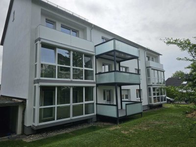 *Provisionsfrei* 4 ZKB im 2.OG (Aufzug) mit großem West-Balkon + guter Ausstattung / Teilrenovierung