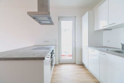 Penthouse-Traum mit gemütlicher Loggia: Moderne Eleganz und Lichtfülle in zentraler Lage