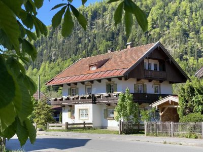 BAYRISCHZELL - Charmantes Wohn- oder Gästehaus mit aktuell 4 Ferienwohnungen plus einem Bungalow