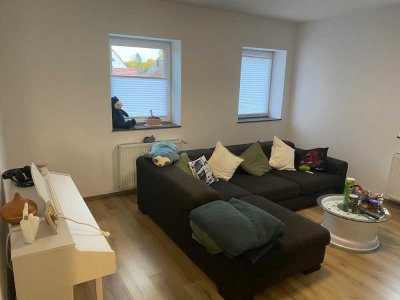 Schöne moderne 3-Zi Wohnung mit Terrasse , EBK, Stellplatz in Wilburgstetten