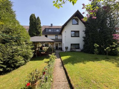 Großzügiges Ein- bis Zweifamilienhaus mit Gartenidylle, Balkon und Pavillon in WIZ / Hundelshausen