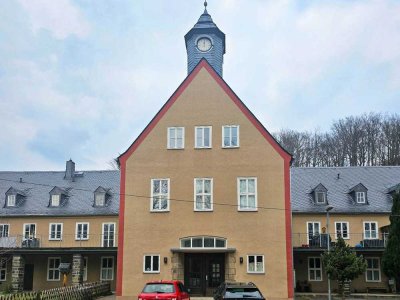 Freundliche und vollständig renovierte 4-Raum-Wohnung mit Balkon in Hartenstein