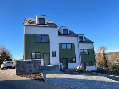 Neubau-Reihenendhaus wartet auf seine ersten Mieter