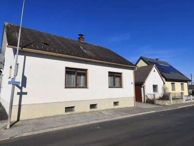 Dreikant-Bauernhaus mit Wirtschaftsgebäude, großer Garten, Nähe Oberwart