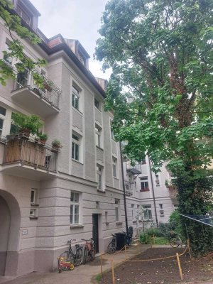 Historische 2-Zi.-Altbauwohnung/Innenhof, Nähe U-Bahn-Haltestelle Implerstraße/ München Sendling