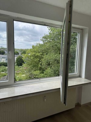 Frisch saniert in Essen-Kray: Moderne 3-Zi.-Wohnung mit Loggia & Blick ins Grüne!