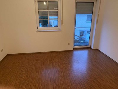 Etagenwohnung mit Tageslichtbad und Gäste - WC