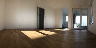 Moderne 2-Zimmer-Wohnung mit Balkon, Einbauküche, Aufzug und Tiefgaragenstellplatz in Köln