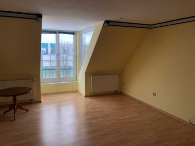 Gepflegte Dachgeschosswohnung mit Gaube in ruhiger Lage