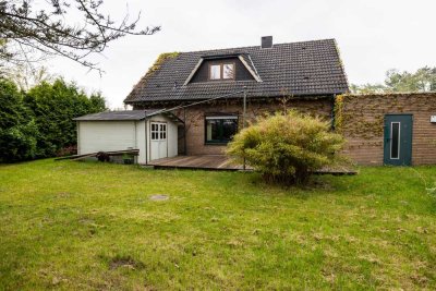 *** EINFAMILIENHAUS mit DOPPELGARAGE und GARTEN mit WEIDENBLICK ***