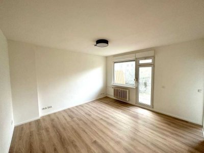 Schöne, ruhige, helle, kernsanierte 1-Zimmer Wohnung mit Terrasse in Berlin-Marienfelde