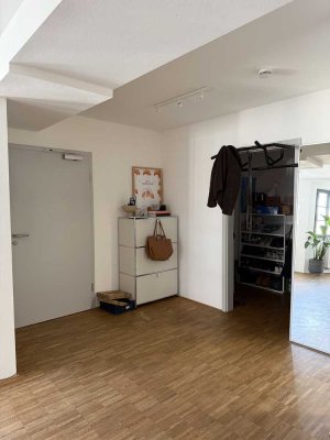 Helle 2-Zimmer Maisonette-Wohnung im 3. OG mit Balkon in Stadtpark/Stadtgrenze