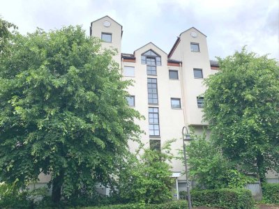 PRAKTISCH + GEMÜTLICH: Schöne Wohnung mit Dachterrasse in Bad Homburg