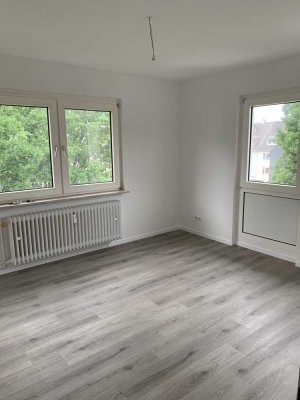 Neu sanierte, geräumige 1-Zimmer-Wohnung mit grosser Wohnküche zur Miete in Wuppertal