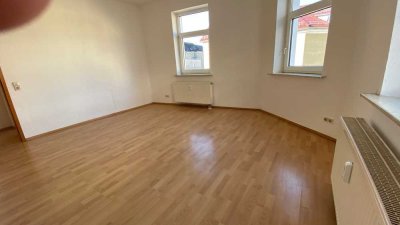 Werdau-Zentrum, 3-Zi.-Whg., großes Wohnzimmer, kleines Kinderzimmer