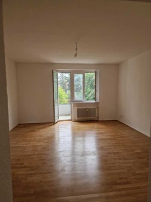 Geschmackvolle 2-Raum-Wohnung mit geh. Innenausstattung mit Balkon und EBK