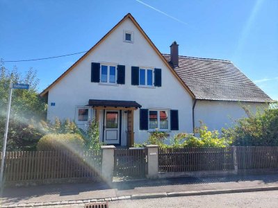Charmante Zweifamilienhaus mit großem eingewachsenen Garten