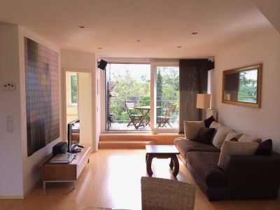 Lörick: Sonnige 2-Zimmer-Dachwohnung mit Loggia, bezugsfrei