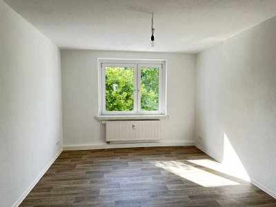 3-Raum-Wohnung mit Balkon und Badewanne
