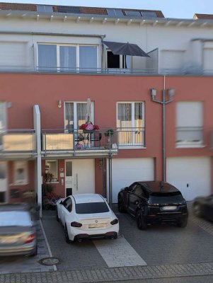 Modernisiertes Reihenmittelhaus in Pforzheim Unterer Wartberg – Platz, schöner Garten & effizient