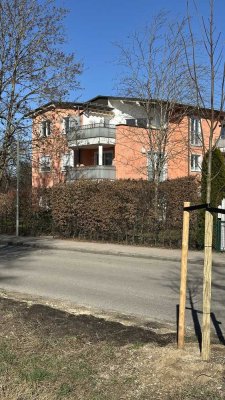 Geschmackvolle 4-Raum-DG-Wohnung mit Einbauküche in Eichenau