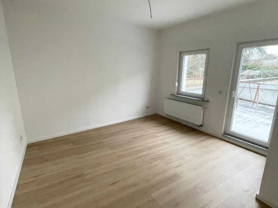 Modernisierte 2-Zimmer-Altbauwohnung mit BALKON und EBK