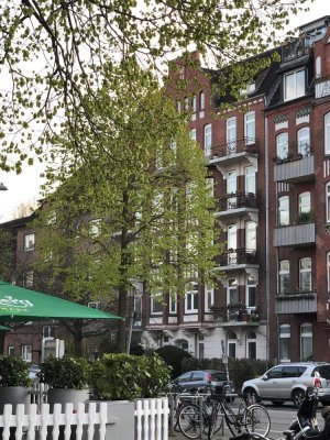 Exklusive 4-Zimmer-Altbauwohnung mit Balkon, Loggia und Einbauküche in Kiel