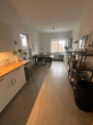 3 Zimmer Wohnung (WG geeignet)