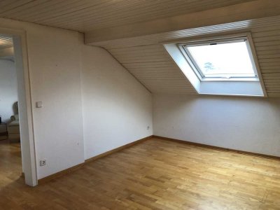 BI-Quelle - Sonnige 2 Zimmer DG Wohnung