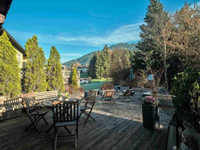 Stilvolle Dachgeschosswohnung in ruhigem Zweifamilienhaus