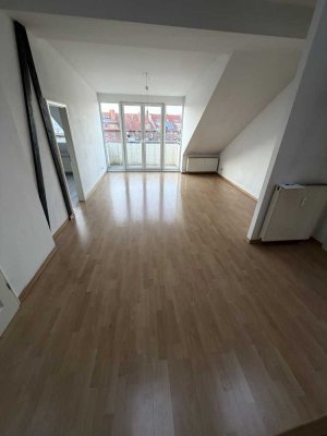 Schöne, helle DG-Wohnung zu vermieten