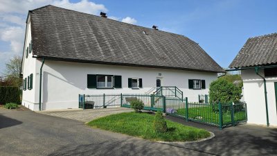 Renoviertes Bauernhaus mit 5 Zimmern und großem Grundstück