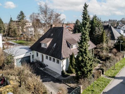 *Sanierungsbedürftige Stadtvilla mit großem Grundstück in zentrumsnaher Lage*