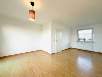 Renovierte Zweizimmerwohnung im Dachgeschoss mit Balkon