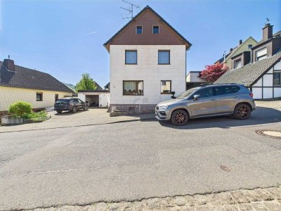 gepflegtes Einfamilienhaus mit Garten und Doppelgarage in Obermaubach