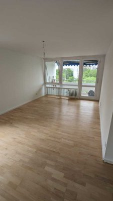 Erstbezug nach Renovierung: helle 3-Zi-Wohnung mit Balkon in München Perlach