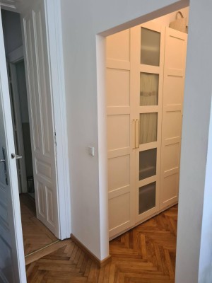 2,5-Zimmer Altbauwohnung in Wien 1090 mit Einbauküche und Lift