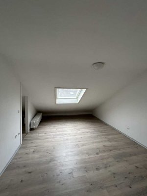 Lichtdurchflutete 2 ZKB-Wohnung in zentraler und ruhiger Lage in Bodenheim