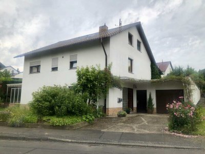 PRIVATVERKAUF – GELEGENHEIT: Einfamilienhaus mit ELW in Toplage Baunatal Großenritte