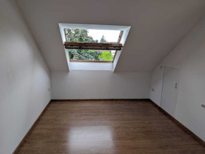 Zentral gelegene, moderne 3-Zimmer-Dachwohnung mit Loggia, Erstbezug nach Generalsanierung